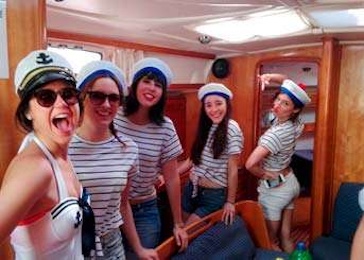 Paseo en velero privado en Barcelona para despedidas