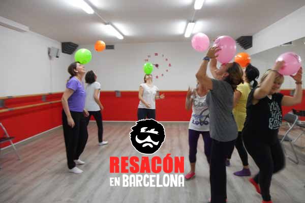Taller de risoterapia en Barcelona para despedidas de soltera y cumpleaños